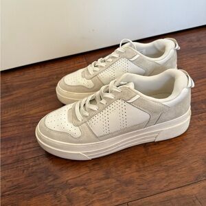 Le Tigre White Athletic Shoes